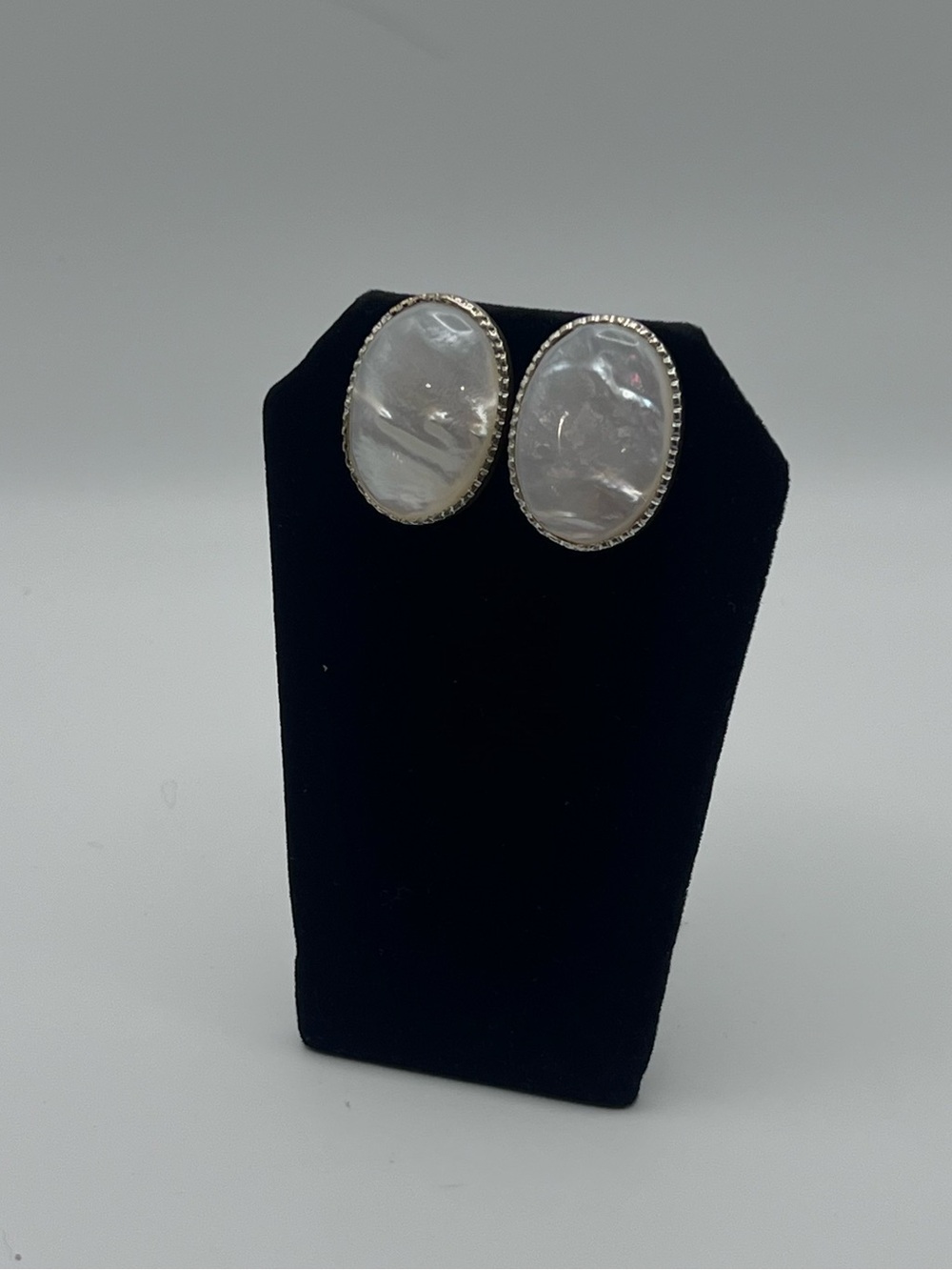 Vintage Elegant White Mother-of-Pearl Oval Stud Earrings